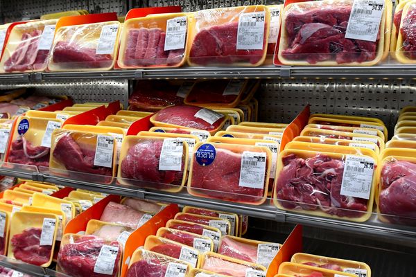 Itens da cesta básica no supermercado por Fernando Madeira