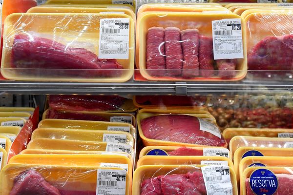 Itens da cesta básica no supermercado