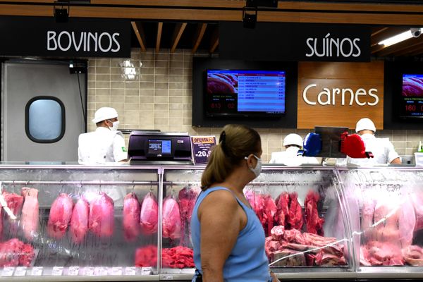 Itens da cesta básica no supermercado por Fernando Madeira