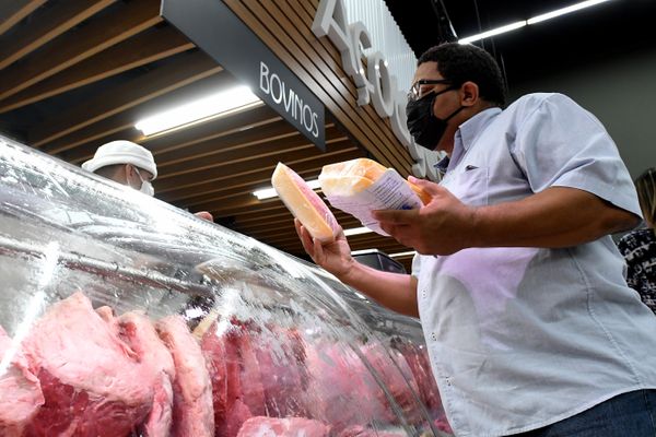 Itens da cesta básica no supermercado por Fernando Madeira