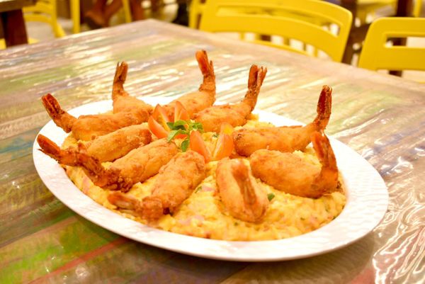 Prato Praia de Itaparica, lançamento com camarões empanados do restaurante Caranguejo do Assis, em Vila Velha