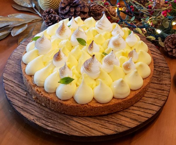 Tarte au citron do chef confeiteiro Marcone Calazans para o menu de Natal do bufê Caçarola Cozinha, em Vitória