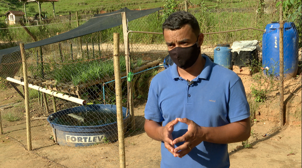Professor do IFES responsável pelo projeto de aquaponia, que fornece água para cultivo da horta.