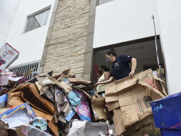 Água da chuva invade loja de brinquedos e causa prejuízo em Laranjeiras, na Serra por Vitor Jubini