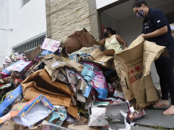 Água da chuva invade loja de brinquedos e causa prejuízo em Laranjeiras, na Serra por Vitor Jubini
