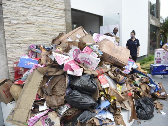 Água da chuva invade loja de brinquedos e causa prejuízo em Laranjeiras, na Serra por Vitor Jubini