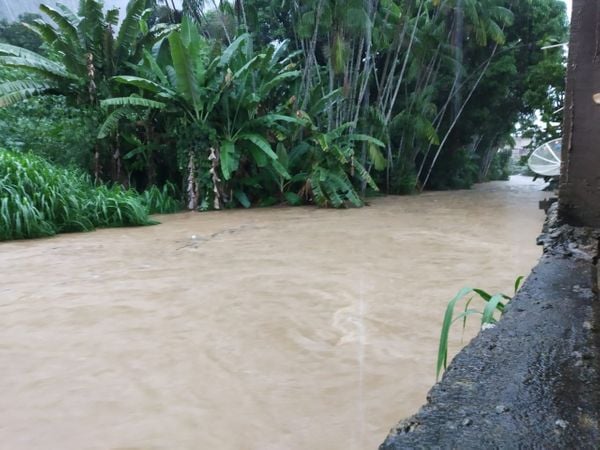 Nível do rio subiu rapidamente  por Virgílio Braga