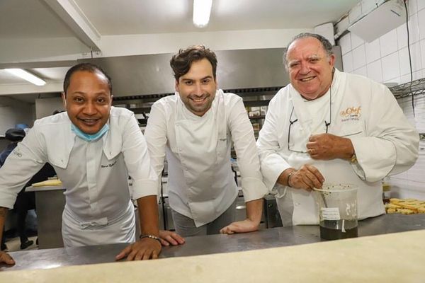 Os chefs Harum Katharian, Hugo Grassi e Juarez Campos