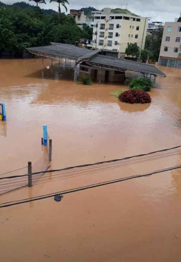 Além do bairro Garage, onde estão os desalojados, o bairro Niterói está isolado e outros estão com alagamentos.