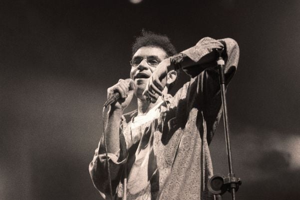 Renato Russo durante show da banda Legião Urbana, no estádio do Parque Antarctica, em 1990