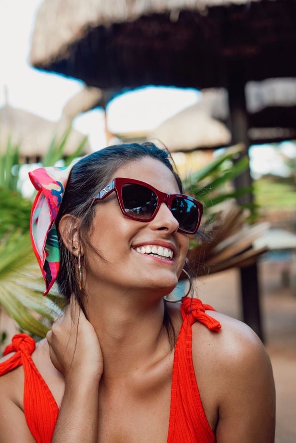  Ana Luiza Azevedo usa um Dolce e Gabbana vermelho, tendência para o verão 2021