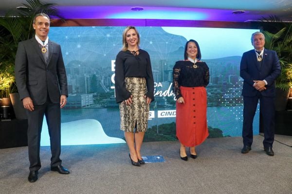 Encontro da Indústria 2020: os homenageados Tales Machado,  Zilma Bauer e Marcos Kneip e a presidente da Findes Cris Samorini