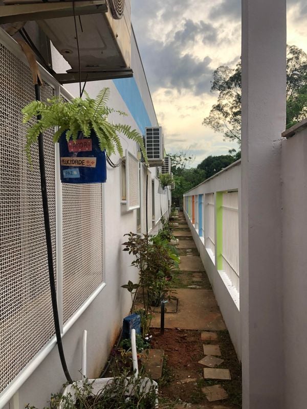 Lateral da Escola Municipal Maria da Graças