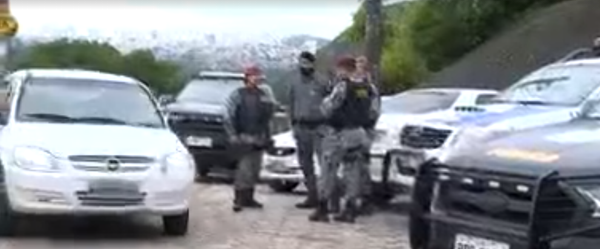 Duas pessoas foram presas