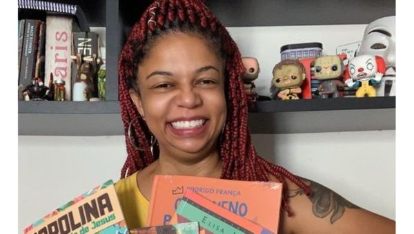 Luizane Guedes é uma das organizadoras do projeto de doação de livros para crianças do Morro da Piedade, em Vitória