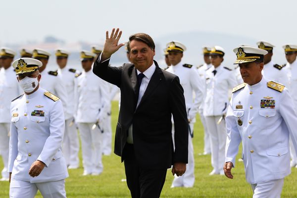 O Presidente da República Jair Messias Bolsonaro (sem partido) comparece à Cerimônia de Declaração dos Guardas-Marinha 2020 e Entrega de Espadas da Turma Capitão-Mor, na Escola Naval, região central da cidade, neste sábado (12)