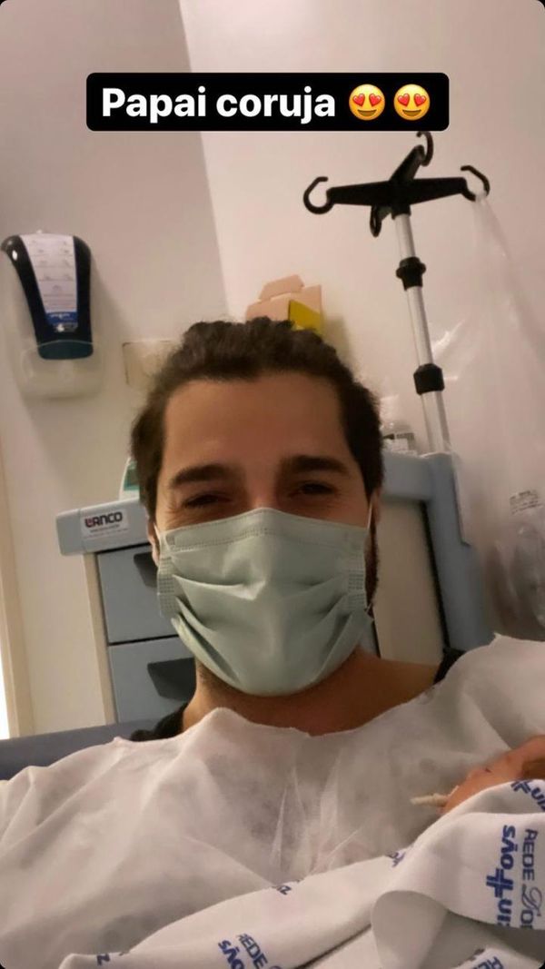 O DJ Alok postou nos stories uma foto com a filha Raika, que está internada após o parto de emergência devido a complicações da Covid-19