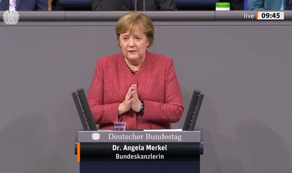 Angela Merkel, chanceler da Alemanha em pronunciamento no parlamento alemão 