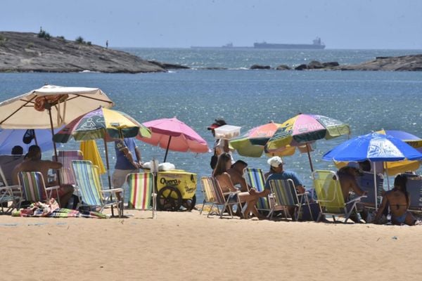 Praia da Costa, em Vila Velha, lotada no dia 13/12/2020, em meio a pandemia e ao crescimento de casos da Covid-19 por Ricardo Medeiros