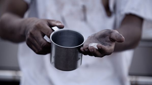 Cidades não sobrevivem sem mistura, sem encontro, sem conflito criador. Quando diferentes deixam de se cruzar nas ruas, nos transportes, nas praças, nos serviços comuns, a cidade deixa de pulsar