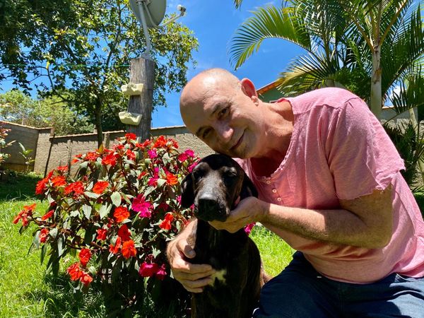 Gobbi e a cadela Buda: amor à primeira vista