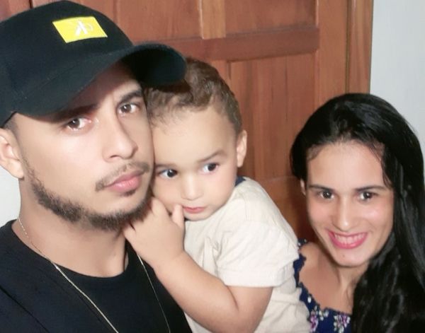 Os pais com o pequenos Matheus que foi vítima de bala perdida em São Gabriel da Palha
