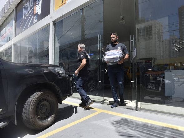 Operação da Polícia Civil e do Gaeco cumpre mandados de busca e apreensão na loja Akira Suzuki, em Itaparica, Vila Velha por Ricardo Medeiros