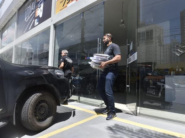 Operação da Polícia Civil e do Gaeco cumpre mandados de busca e apreensão na loja Akira Suzuki, em Itaparica, Vila Velha por Ricardo Medeiros