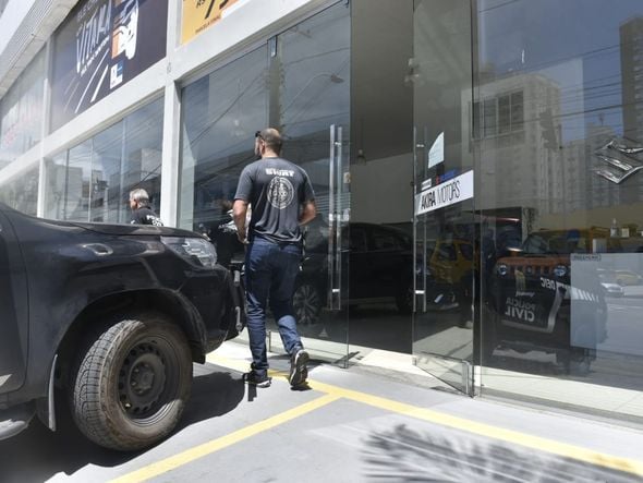 Operação da Polícia Civil e do Gaeco cumpre mandados de busca e apreensão na loja Akira Suzuki, em Itaparica, Vila Velha por Ricardo Medeiros