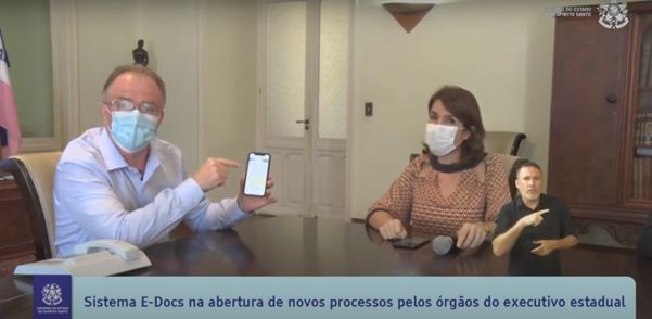 Governador Renato Casagrande e Lenise Loureiro em live que anunciou a digitalização de 100% da administração estadual