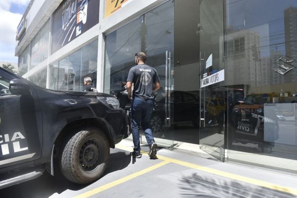 Operação da Polícia Civil e do Gaeco cumpre mandados de busca e apreensão na loja Akira Suzuki, em Itaparica, Vila Velha por Ricardo Medeiros