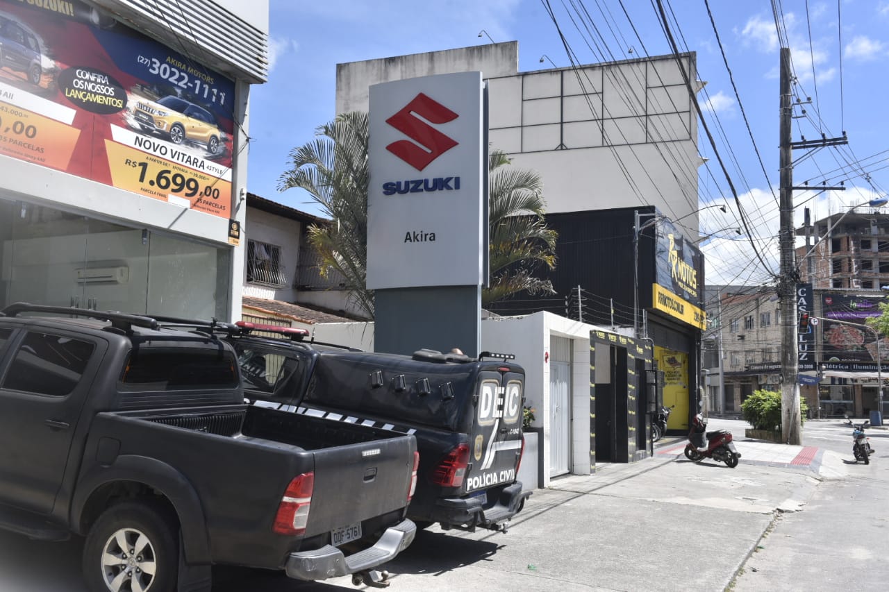 Operação da Polícia Civil e do Gaeco cumpre mandados de busca e apreensão na loja Akira Suzuki, em Itaparica, Vila Velha