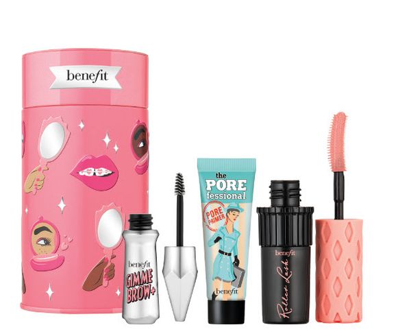 Os kits da Benefit Cosmetics, em edição limitada, reúnem os best-sellers da marca