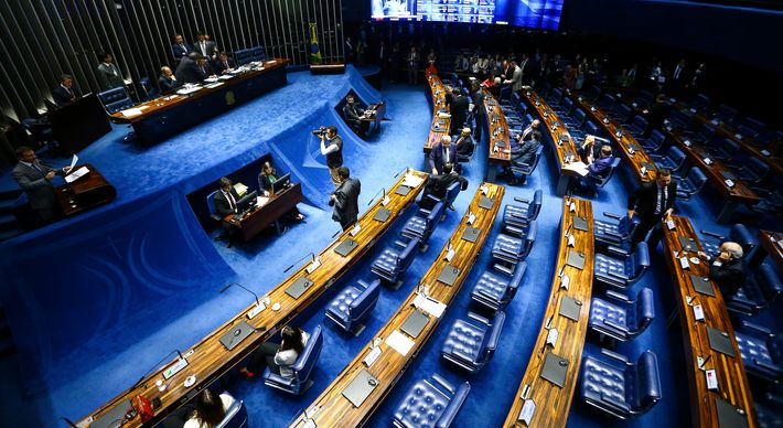 Dois principais candidatos à presidência do Senado receberam nesta quarta-feira (13) apoio de grandes bancadas da Casa