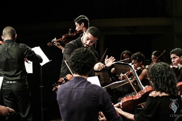 Lucas Anizio se apaixonou pelo violino e hoje é professor do Projeto Vale Música Serra