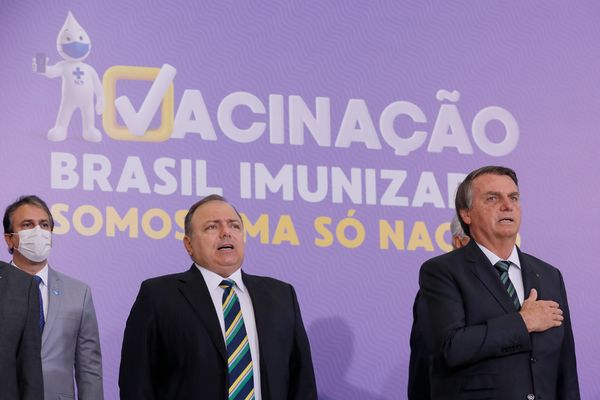 Ministro da Saúde, Eduardo Pazuello, e presidente Jair Bolsonaro no lançamento do Plano Nacional de Operacionalização da Vacinação Contra a Covid-19