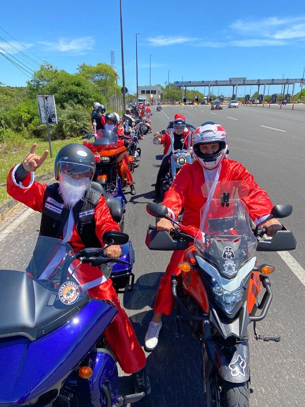 Motociclistas presenteiam crianças carentes por Arquivo pesssoal / Burgie Lucas