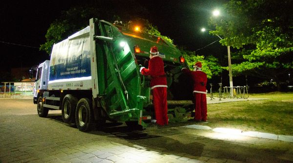 Caminhão de coleta também foram iluminados  por Júlio Cezar Moraes Rodrigues