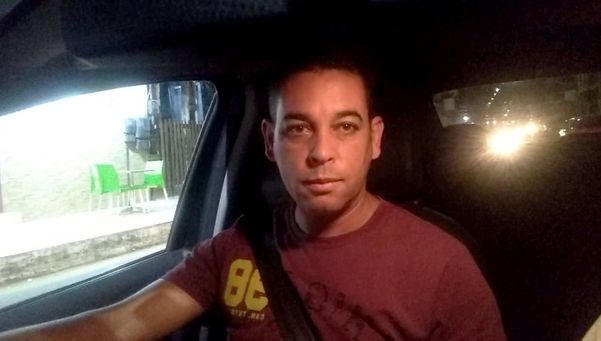 O motorista de aplicativo Warlen Lopes de Souza, 43 anos, ficou sem trabalhar devido ao caladão da Vivo