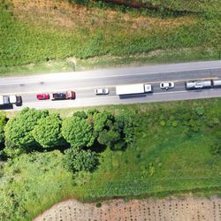 Motoristas reclamam da lentidão na rodovia federal; concessionária responsável pela via disse que o fluxo foi liberado às 17h55 desta quinta-feira (27)