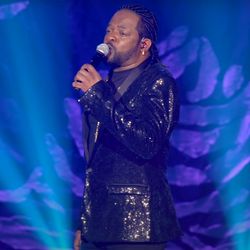 O cantor Xande de Pilares em apresentação ao vivo no Rio de Janeiro, em 2019