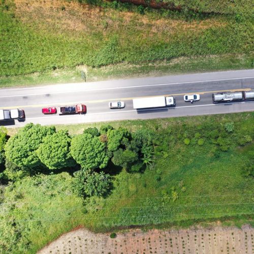 Imagem - Acidente registrado pela manhã em Ibiraçu causa longo engarrafamento na BR 101