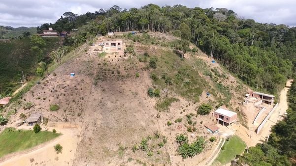 Imagens de drone mostram desmatamento em Santa Teresa por Luciney Araújo