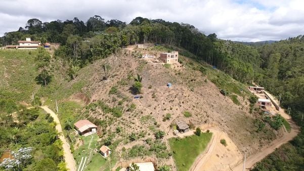 Imagens de drone mostram desmatamento em Santa Teresa por Luciney Araújo