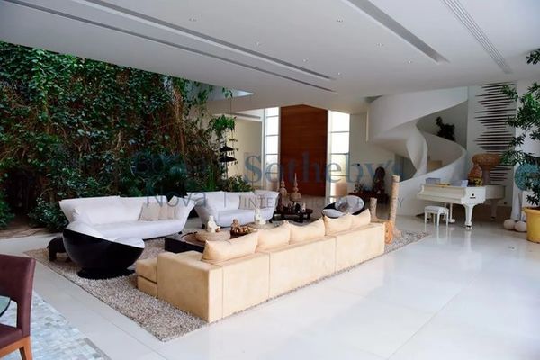 Mansão de 2,6 mil metros quadrados de Xuxa é colocada à venda por 8,7 milhões de dólares (R$ 45 milhões) em site internacional