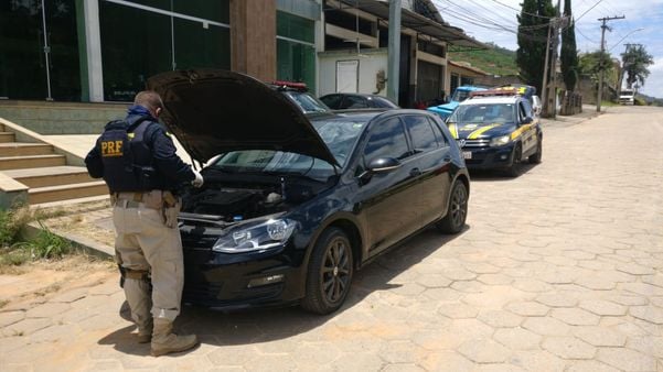 O carro foi roubado no município da Serra 