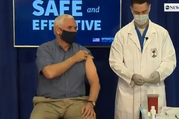 Vice-presidente dos EUA tomou vacina em um evento ao vivo