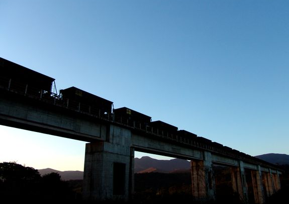 Estrada de Ferro Vitória a Minas (EFVM): Vale transporta cargas como minério, carvão, grãos, produtos siderúrgicos e fertilizantes. Crédito: Agência Vale/Divulgação