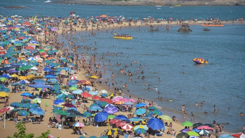 Praia da Costa, em Vila Velha, no último domingo da primavera
