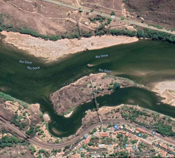 Ponte inacabada de Itapina sobre o Rio Doce e EFVM